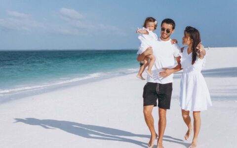 10 Travel Money Tips Every Expat Should Know This Summer.